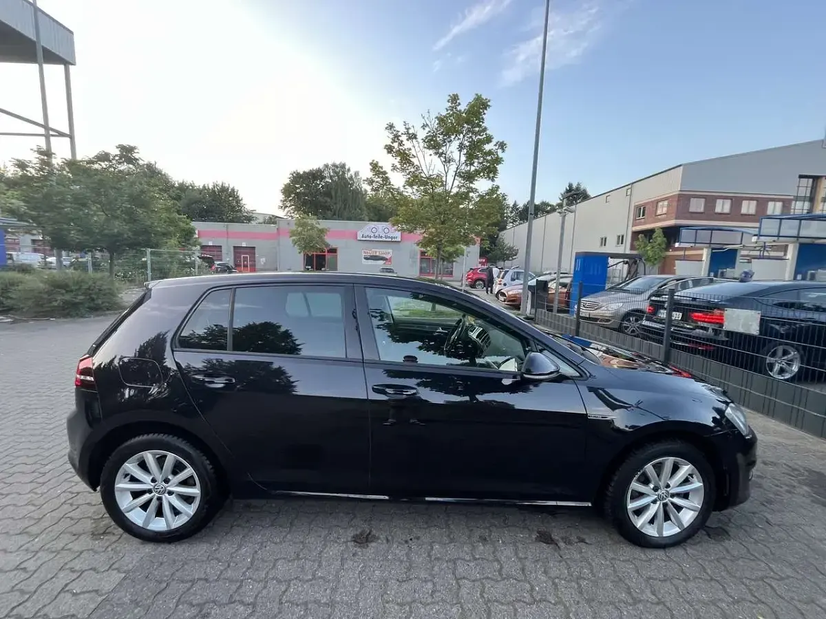 Gebraucht VW Golf VII LOUNGE 110 PS (80 kW) 2015 Limousine