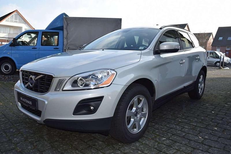 Gebraucht Volvo XC60 175 PS (128 kW) 2010 Weisssilberweiß metallic SUV