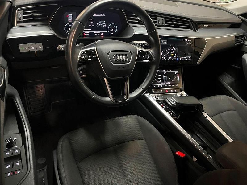 Gebraucht Audi e-tron Sport 230 kW (313 PS) 2021 Blau SUV