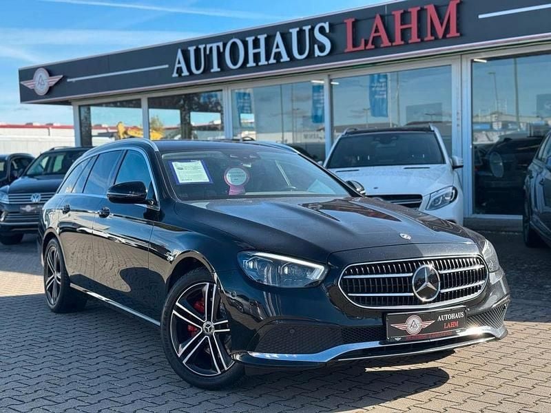 Schwarz Gebraucht 2022 Mercedes E300 Avantgarde Limousine | 27.990 € (Superpreis) - Bild 1/4