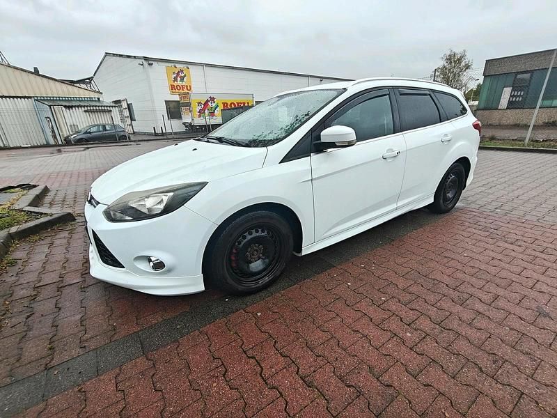 Gebraucht Ford Focus Individual 140 PS (102 kW) 2014 Weiß Kombi