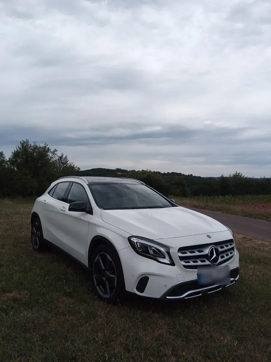 Gebraucht Mercedes GLA200 Urban 156 PS (114 kW) 2017 Weiß SUV