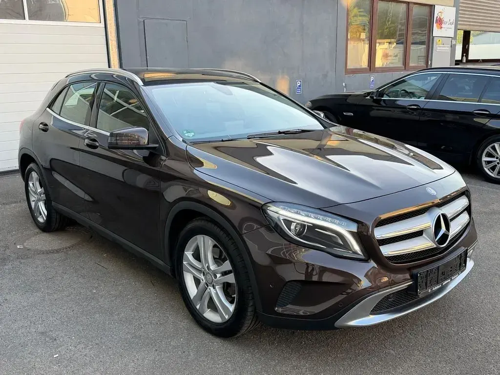 Gebraucht Mercedes GLA250 211 PS (155 kW) 2017 Braun SUV