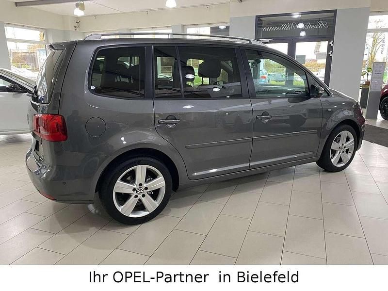 Gebraucht VW Touran Cup 105 PS (77 kW) 2014 Grau Van / Kleinbus