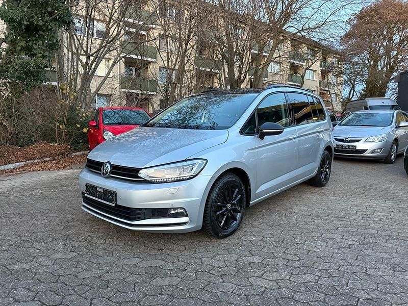 Silber Gebraucht 2020 VW Touran Highline Van / Kleinbus | 13.800 € (Superpreis) - Bild 1/4