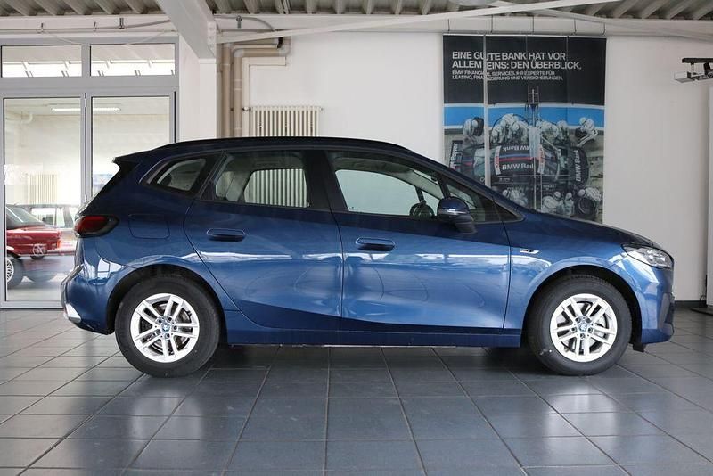 Gebraucht BMW 225 245 PS (180 kW) 2023 Phytonicblau metallic Van / Kleinbus