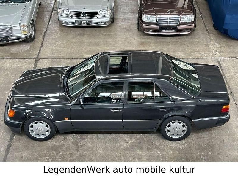 Gebraucht Mercedes E500 326 PS (239 kW) 1991 Schwarz Limousine