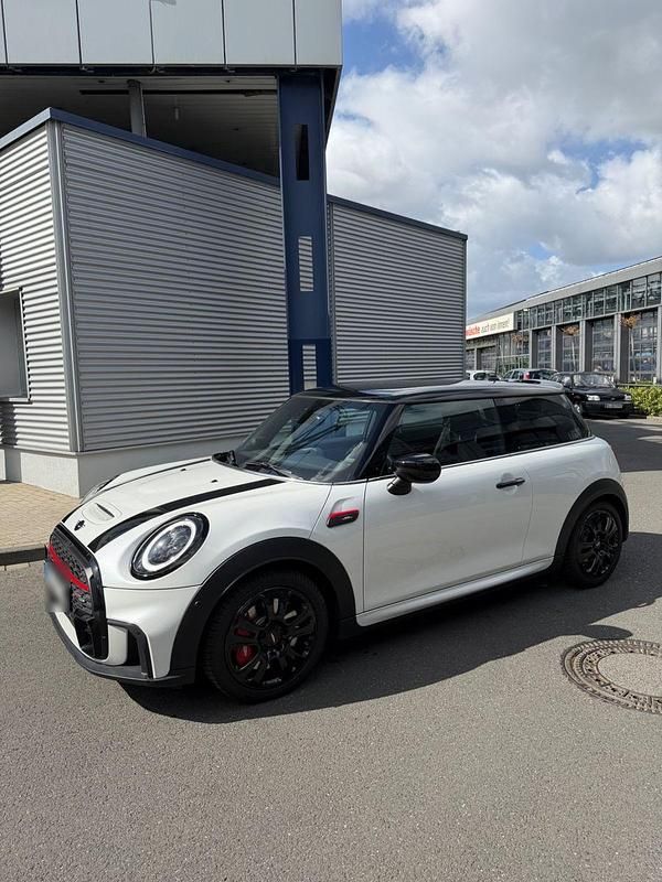 Gebraucht Mini John Cooper Works 231 PS (169 kW) 2024 Weiß Kleinwagen