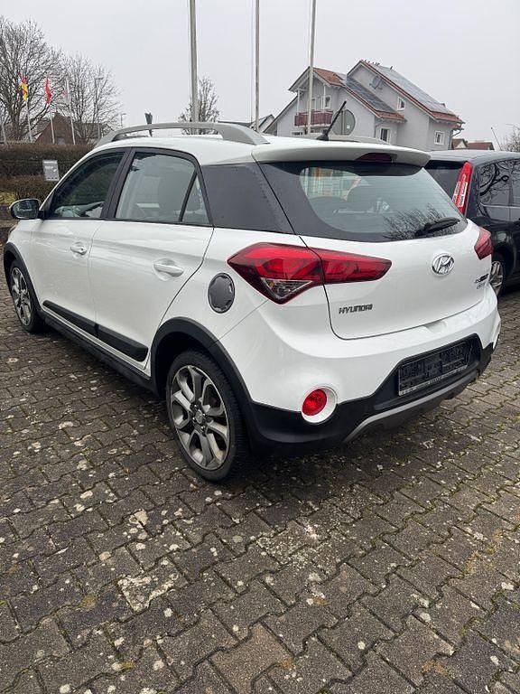 Gebraucht Hyundai i20 Active 101 PS (74 kW) 2016 Weiß Limousine