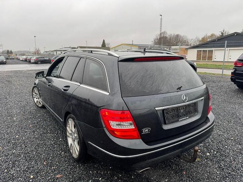 Gebraucht Mercedes C220 170 PS (125 kW) 2012 Schwarz Kombi