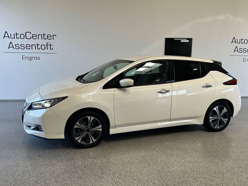 Weiß Gebraucht 2020 Nissan Leaf Tekna Kleinwagen | 11.500 € (Guter Preis) - Bild 1/3