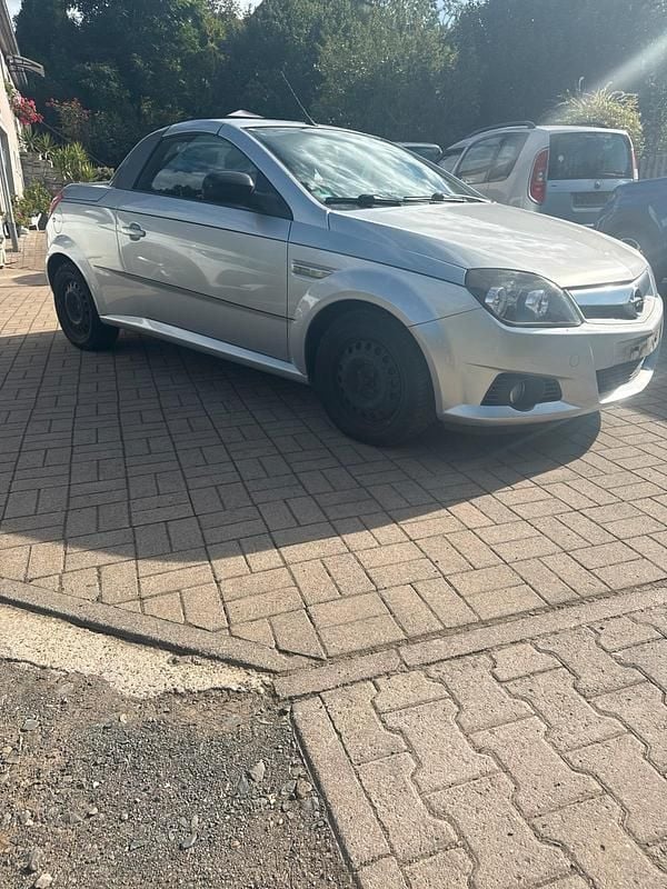 Silber Gebraucht 2005 Opel Tigra Coupé | 599 € (Superpreis) - Bild 1/4