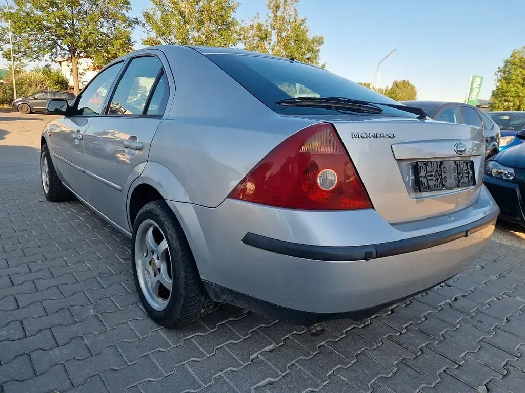 Gebraucht Ford Mondeo Trend 145 PS (106 kW) 2001 Grau Limousine