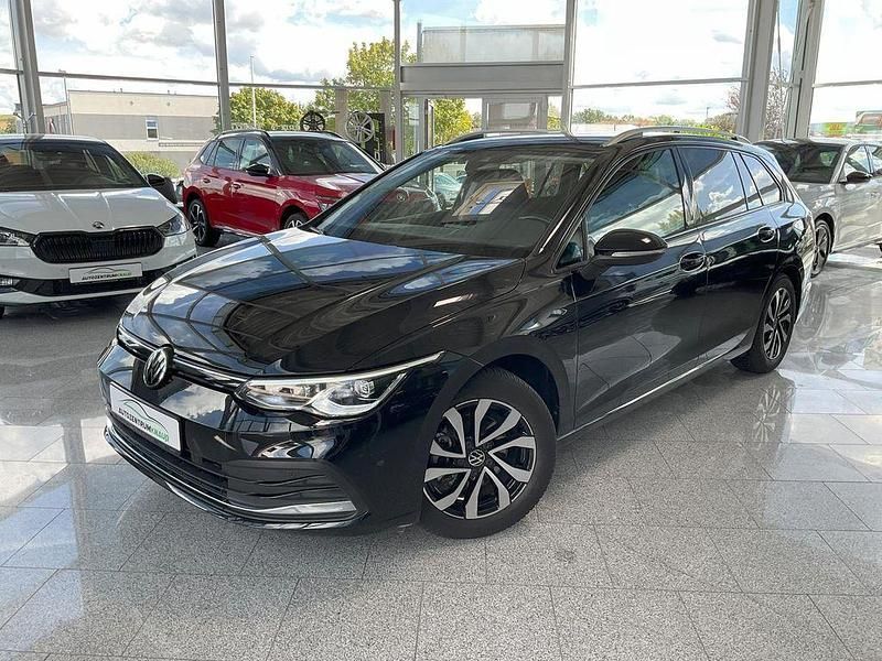 Gebraucht VW Golf VIII Active 150 PS (110 kW) 2022 Deep black perleffekt Kombi