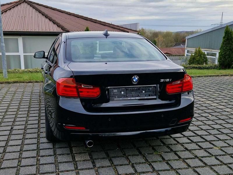 Gebraucht BMW 316 136 PS (100 kW) 2014 Black sapphire metallic Limousine