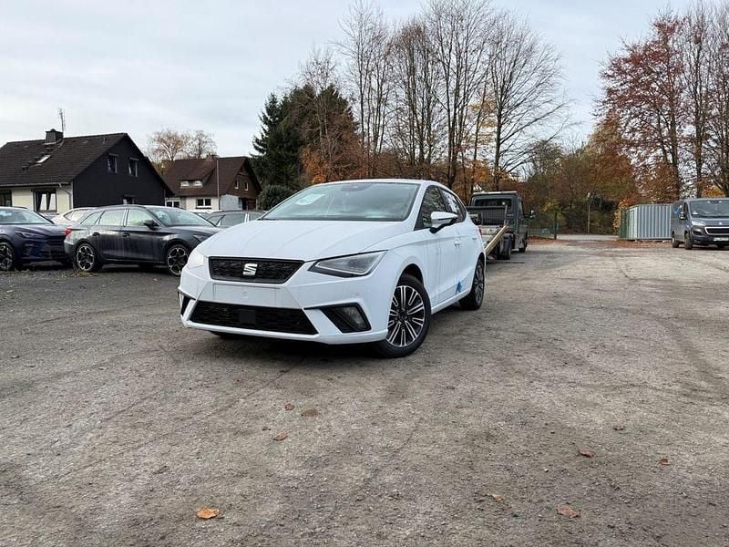 Glacial weiß metallic Neu 2025 Seat Ibiza Limousine | 28.750 € (Teuer) - Bild 1/4