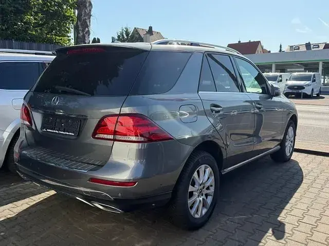 Gebraucht Mercedes GLE250 204 PS (150 kW) 2018 Selenitgrau  metalliclack SUV