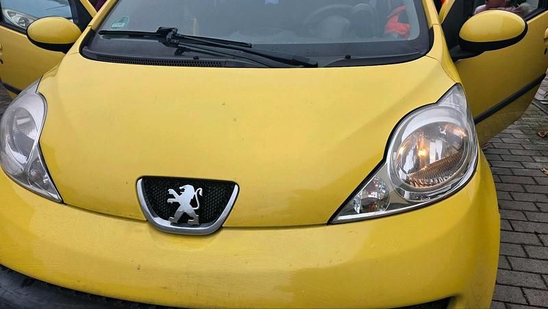 Gebraucht Peugeot 107 68 PS (50 kW) 2006 Gelb Kleinwagen