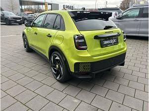 Neu Abarth 600e Turismo 205 kW (280 PS) 2025 Grün (acid green metallic) SUV