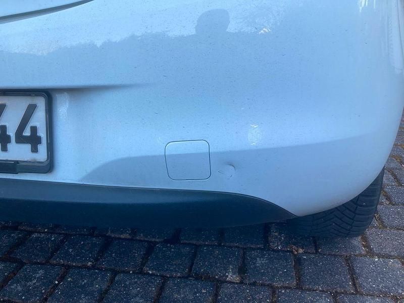 Gebraucht Opel Corsa Color Edition 101 PS (74 kW) 2016 Weiß Kleinwagen