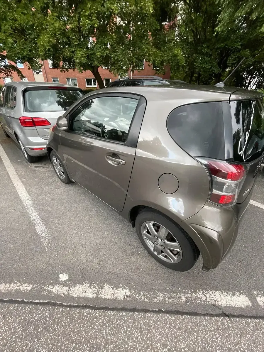 Gebraucht Toyota iQ 68 PS (50 kW) 2010 Grau Kleinwagen