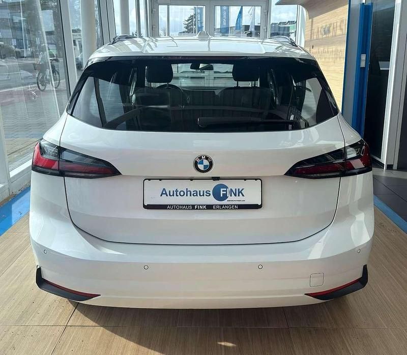 Gebraucht BMW 218 136 PS (100 kW) 2023 Mineralweiß Van / Kleinbus