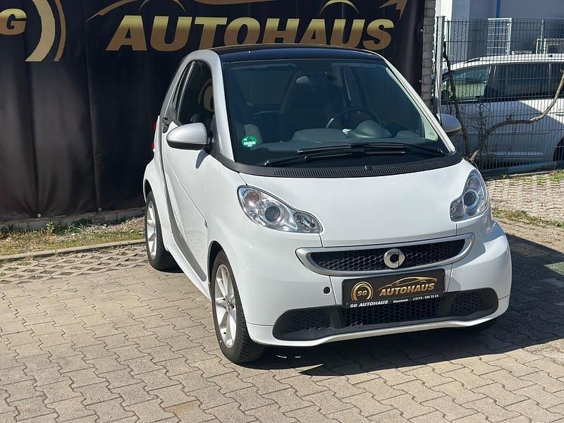 Gebraucht Smart ForTwo Coupé Basis 84 PS (61 kW) 2012 Tridionsicherheitszelle silbe Kleinwagen