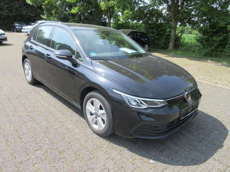 Deep black (metallic) Gebraucht 2021 VW Golf VIII United Limousine | 20.988 € (Superpreis) - Bild 1/4