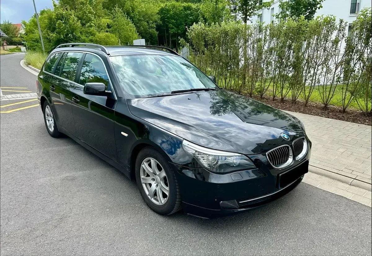 Gebraucht BMW 525 197 PS (144 kW) 2009 Schwarz Kombi