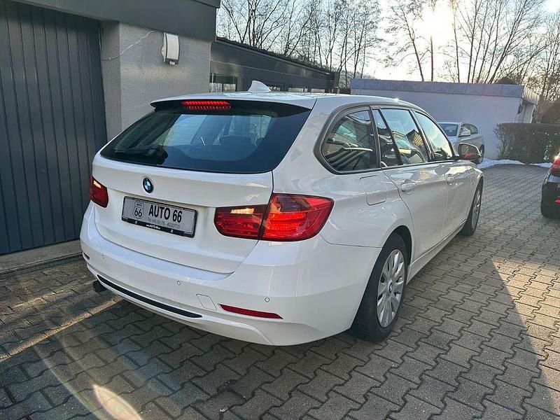 Gebraucht BMW 318 Sport Line 143 PS (105 kW) 2014 Weiß Kombi