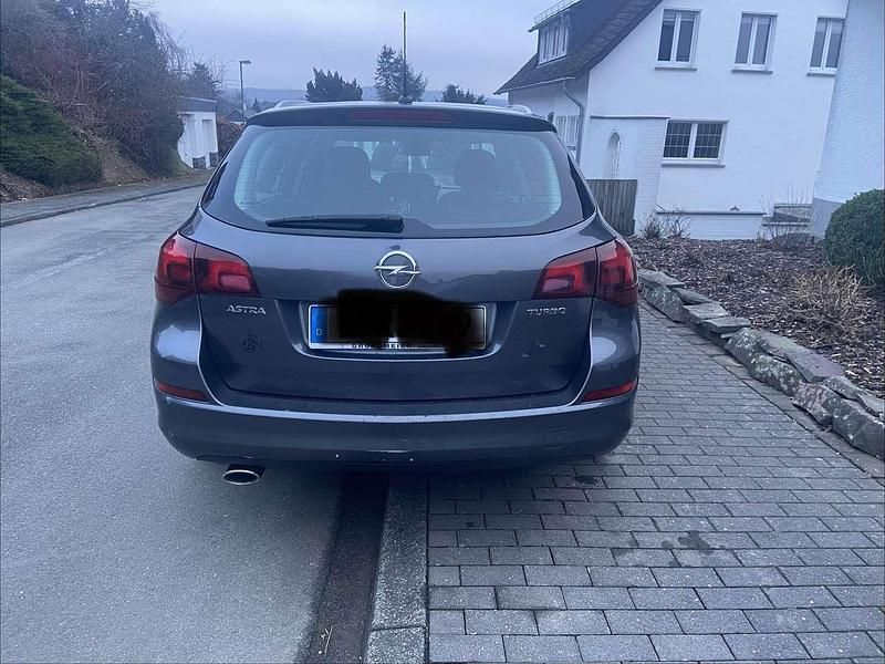 Gebraucht Opel Astra Innovation 140 PS (102 kW) 2011 Grau Kombi