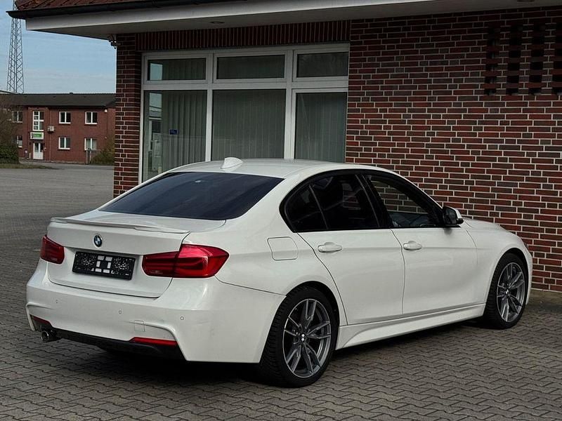 Gebraucht BMW 318 Shadowline 150 PS (110 kW) 2016 Weiß Limousine
