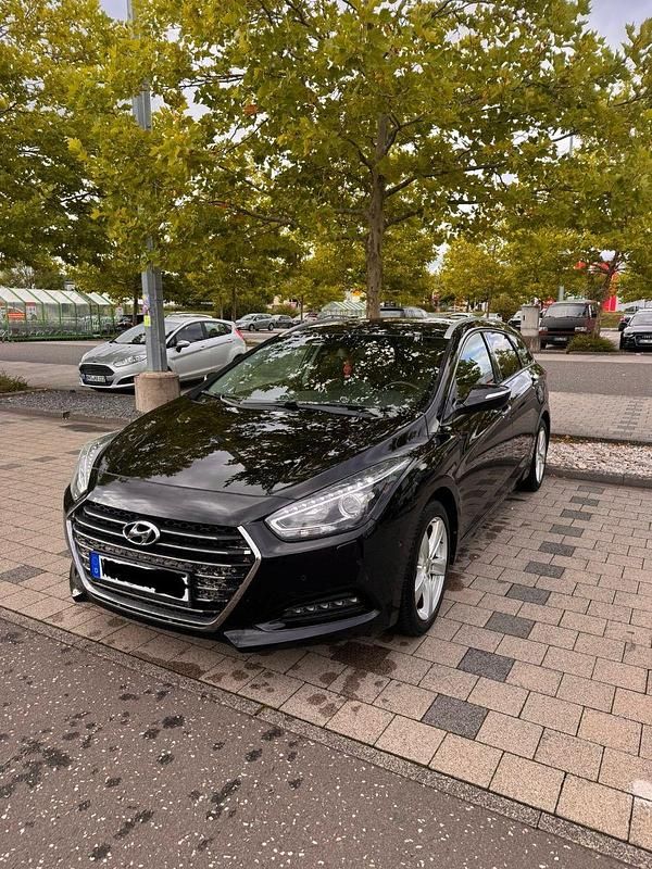 Schwarz Gebraucht 2017 Hyundai i40 Premium Kombi | 12.250 € (Etwas zu teuer) - Bild 1/4