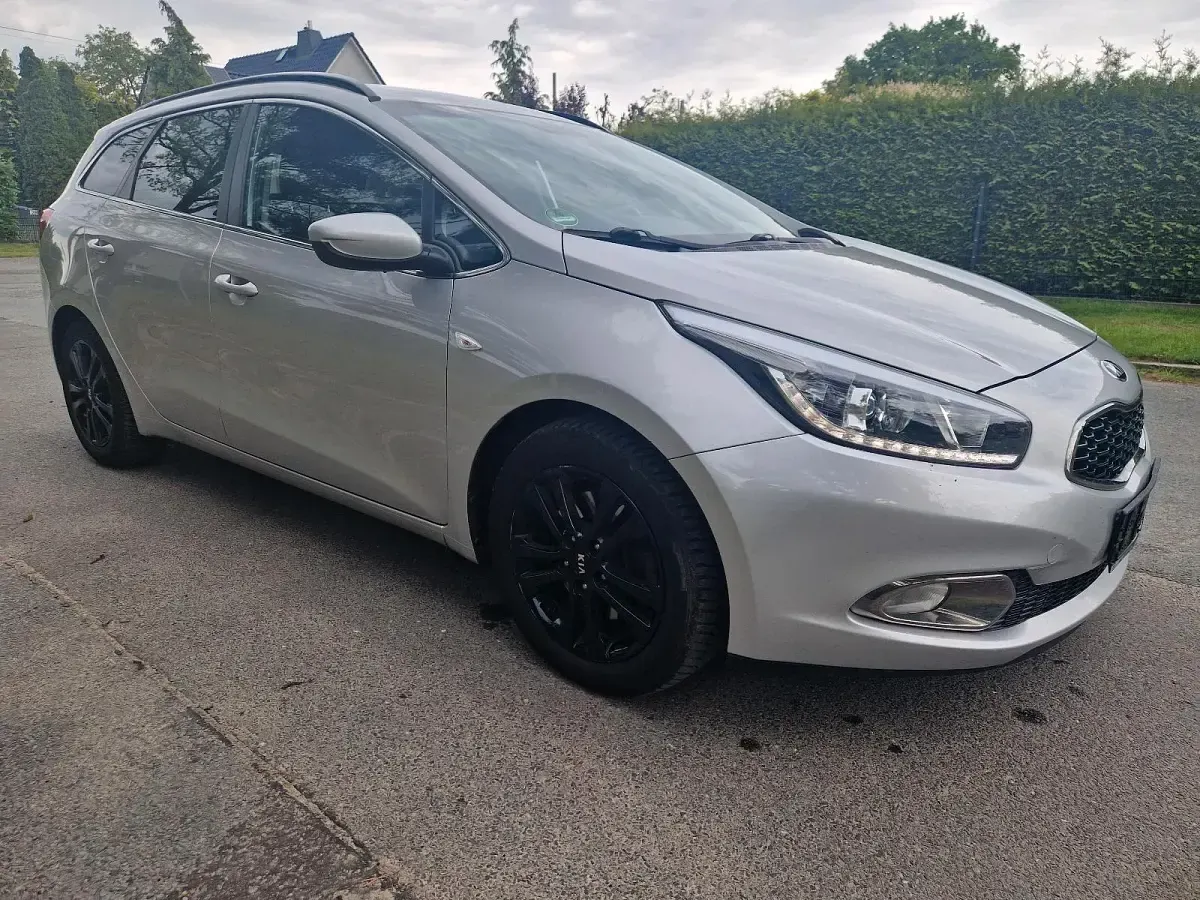 Gebraucht Kia Ceed 128 PS (94 kW) 2014 Silber Kleinwagen