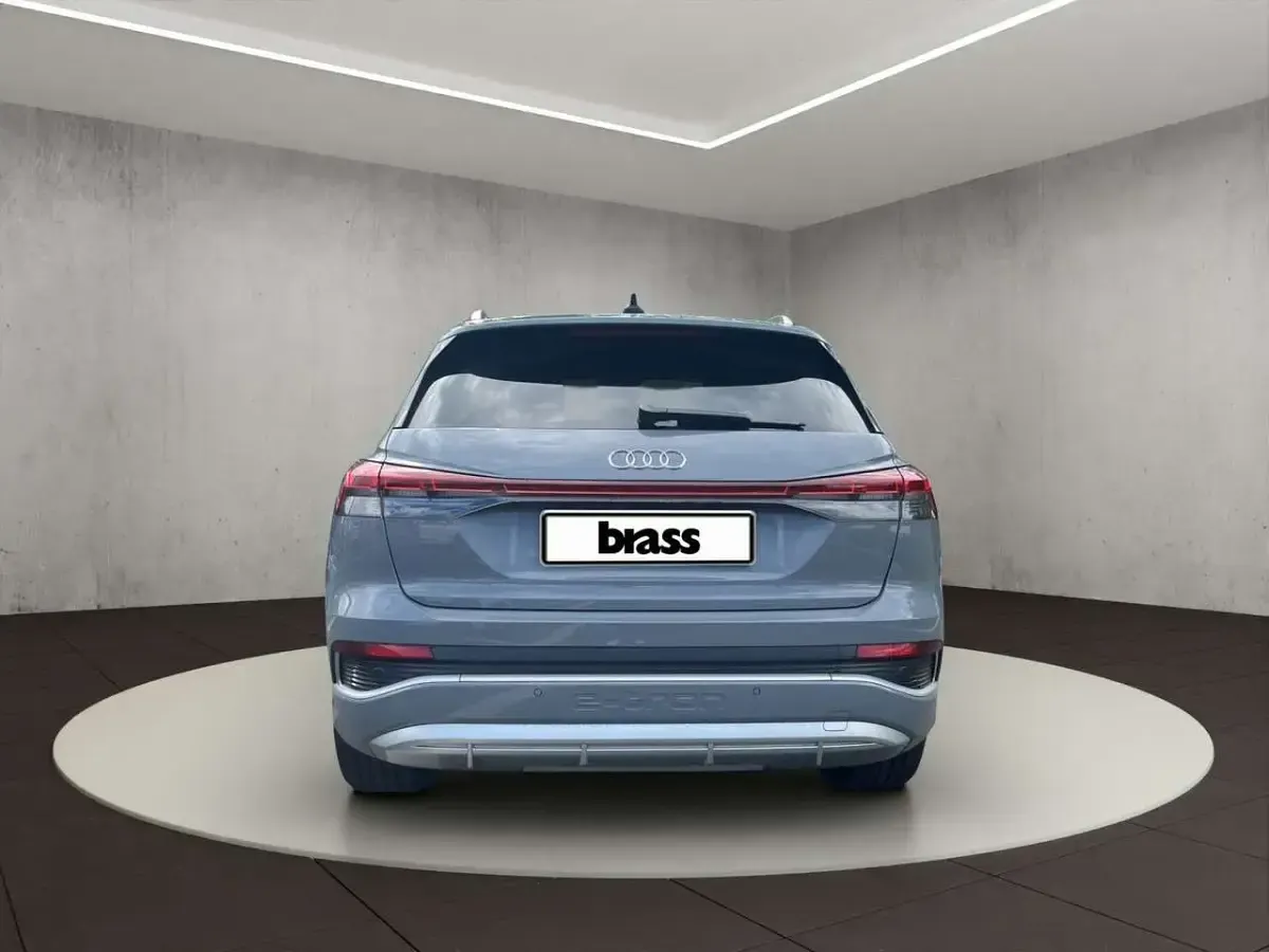 Używany Audi Q4 e-tron Ambiente 150 kW (204 KM) 2023 Szary SUV