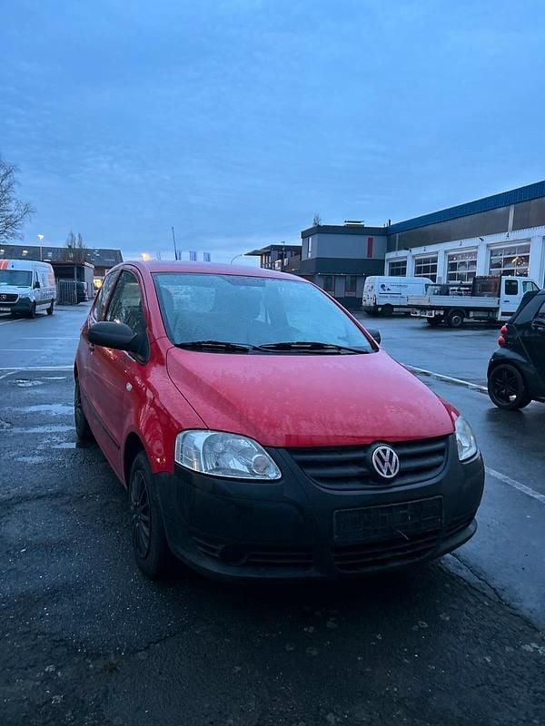 Rot Gebraucht 2010 VW Fox Kleinwagen | 1.490 € (Fairer Preis) - Bild 1/4