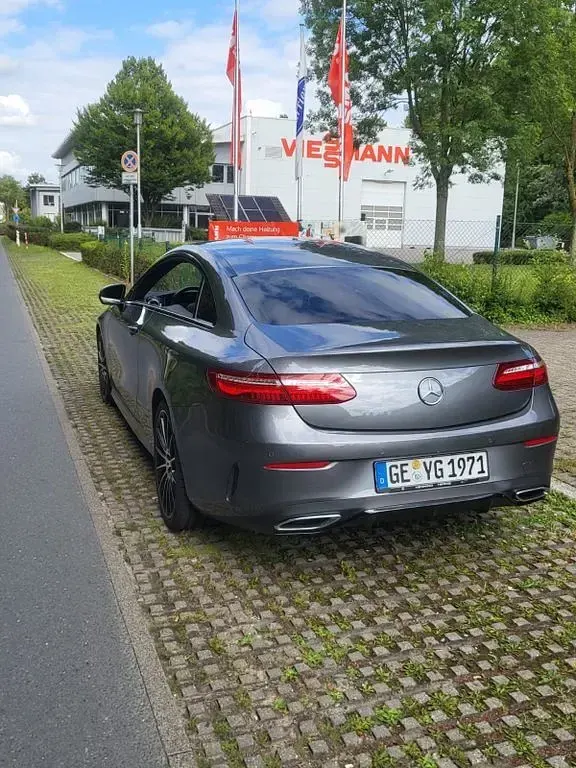 Gebraucht Mercedes E220 194 PS (142 kW) 2019 Grau Coupé