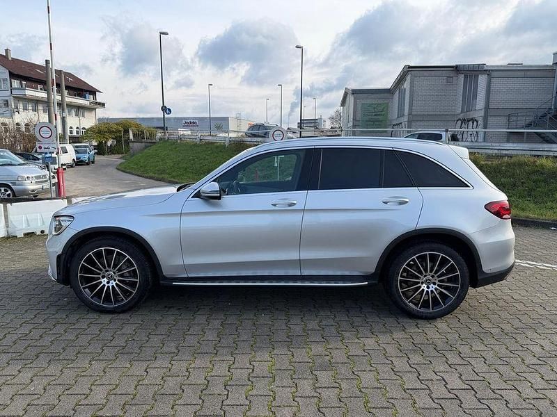 Silber Gebraucht 2020 Mercedes GLC220 AMG line SUV | 35.900 € (Fairer Preis) - Bild 1/4