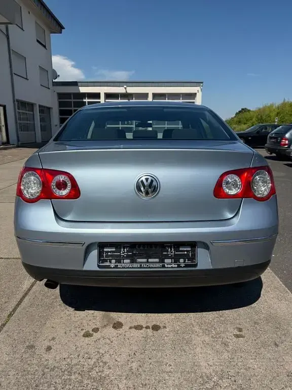 Gebraucht VW Passat Comfortline 116 PS (85 kW) 2005 Blau Limousine