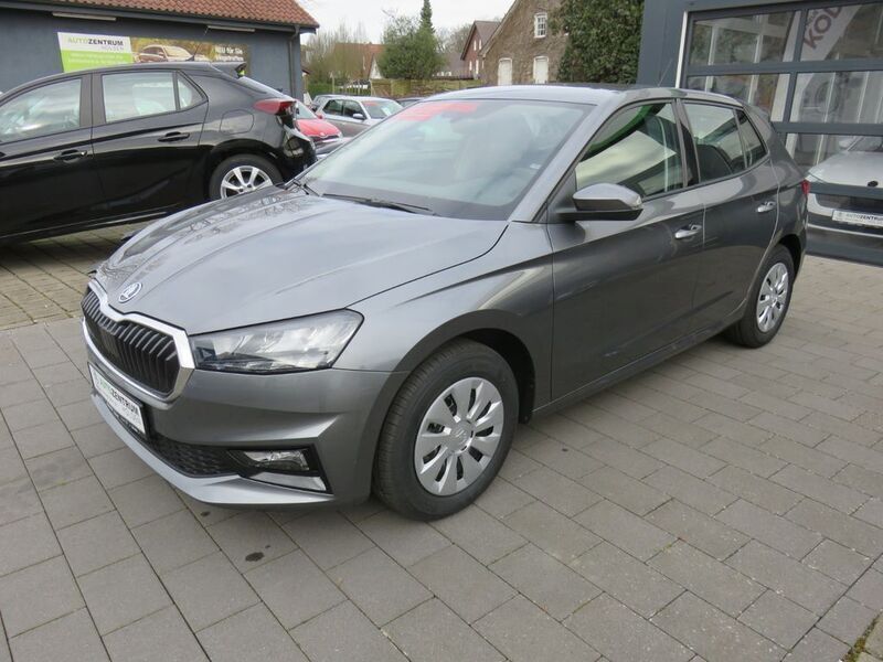 Grau Neu 2024 Skoda Fabia Selection Limousine | 18.970 € (Fairer Preis) - Bild 1/4