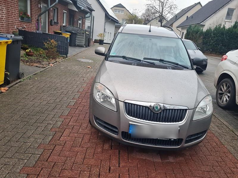 Gold Gebraucht 2009 Skoda Roomster Van / Kleinbus | 3.800 € (Etwas zu teuer) - Bild 1/4