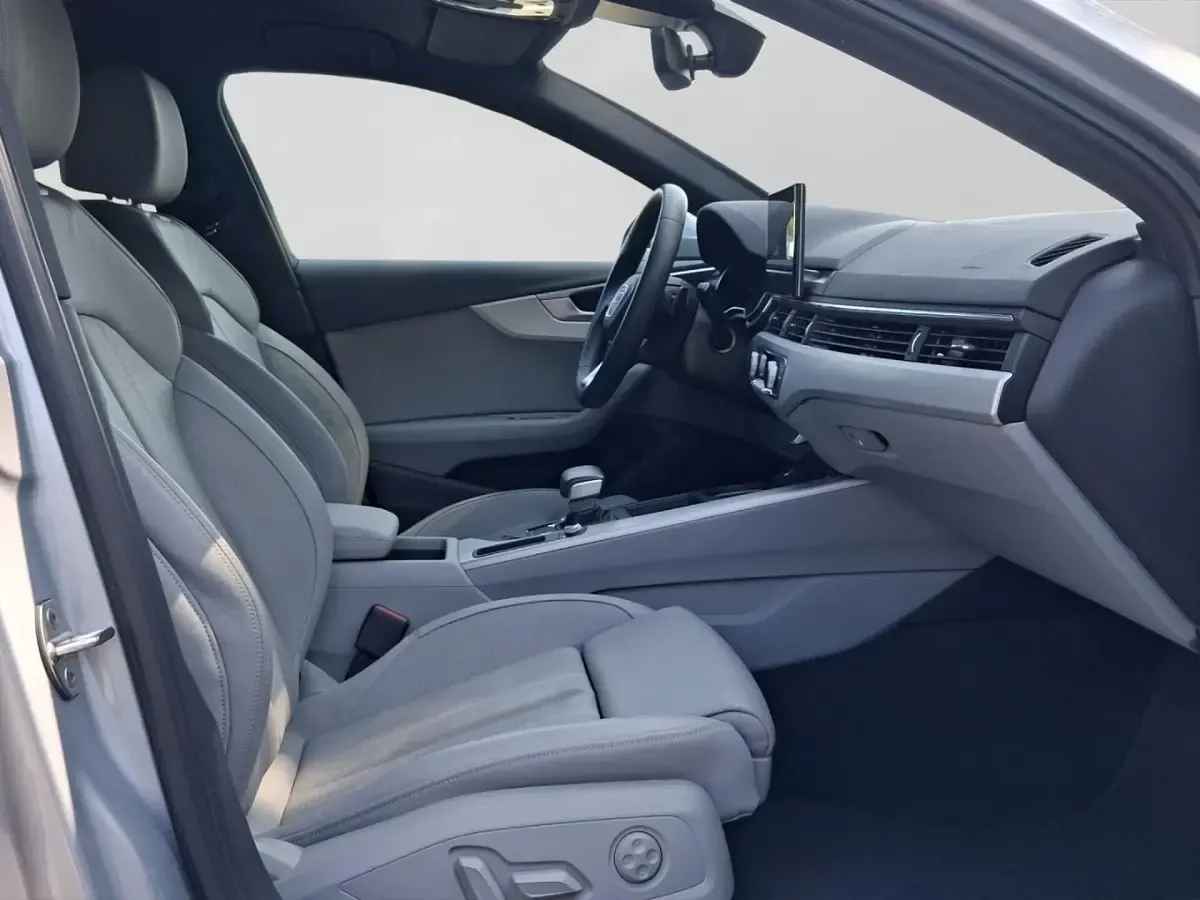 Gebraucht Audi A4 Sport 163 PS (119 kW) 2023 Silber Kombi