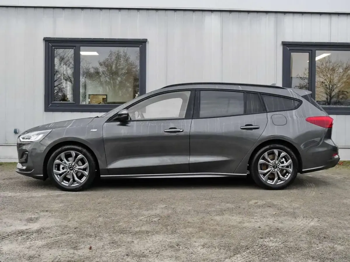 Gebraucht Ford Focus ST-Line X 155 PS (114 kW) 2025 Grau Limousine