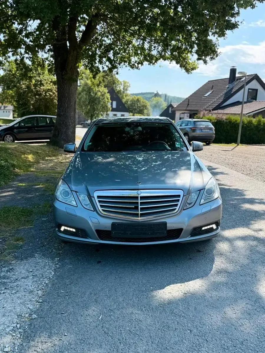 Gebraucht Mercedes E220 170 PS (125 kW) 2010 Grau Limousine