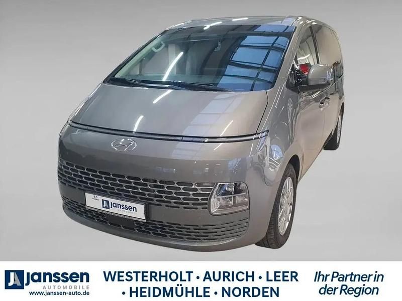 Gebraucht Hyundai Staria Trend 176 PS (129 kW) 2024 Olivine grey Van / Kleinbus