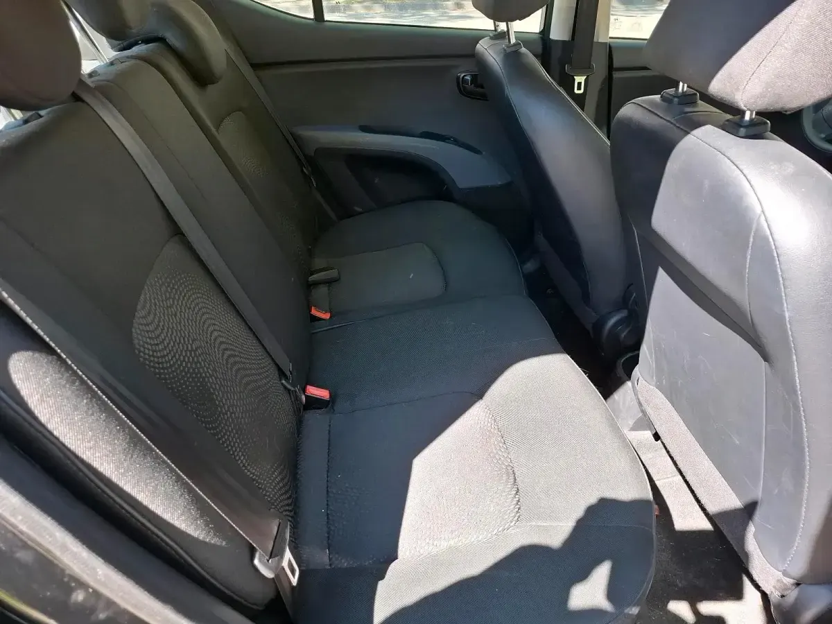 Gebraucht Hyundai i10 69 PS (50 kW) 2012 Schwarz Kleinwagen