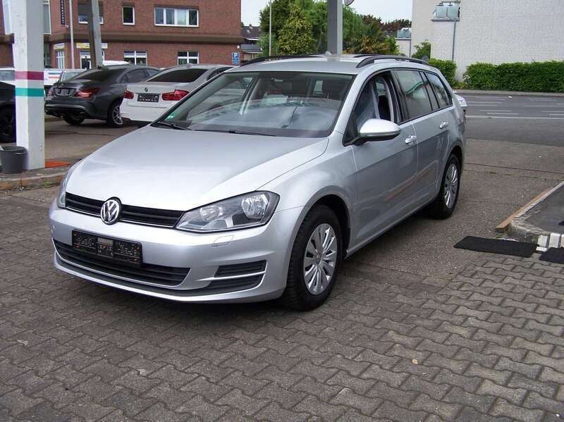Reflexsilber metallic Gebraucht 2015 VW Golf VII Trendline Kombi | 4.950 € (Fairer Preis) - Bild 1/4