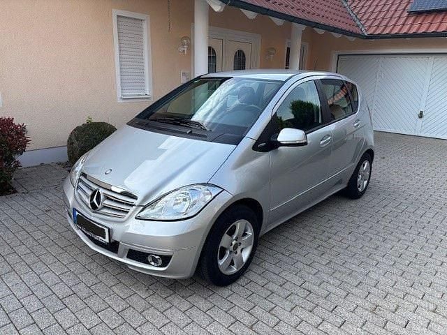 Silber Gebraucht 2012 Mercedes A160 Avantgarde Limousine | 3.700 € (Superpreis) - Bild 1/4