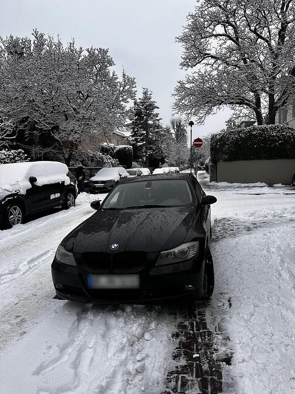 Gebraucht BMW 316 116 PS (85 kW) 2011 Schwarz Limousine