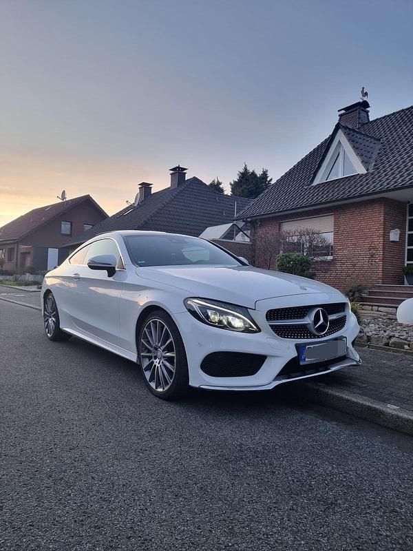 Weiß Gebraucht 2016 Mercedes C250 AMG Coupé | 23.400 € (Fairer Preis) - Bild 1/4